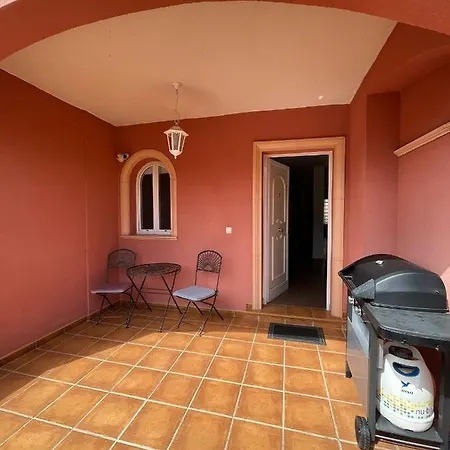 Cozy Townhouse In El Duque * アデヘ