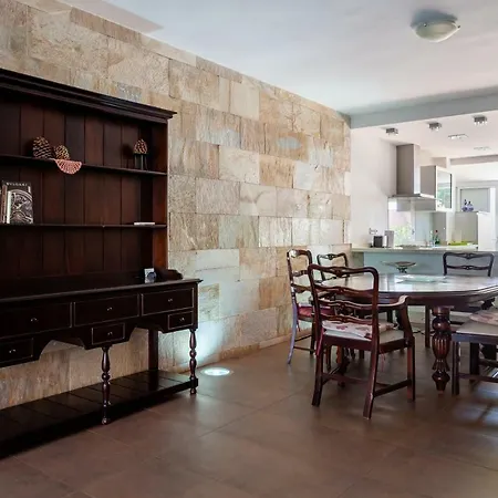 Cozy Townhouse In El Duque Lejlighed