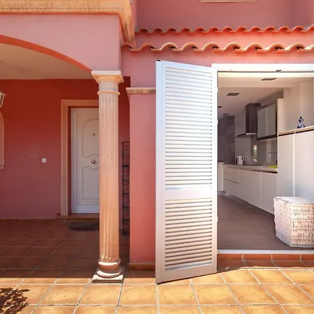 Cozy Townhouse In El Duque