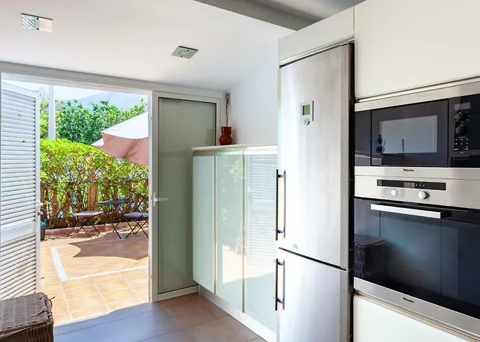 Cozy Townhouse In El Duque شقة أذيخي