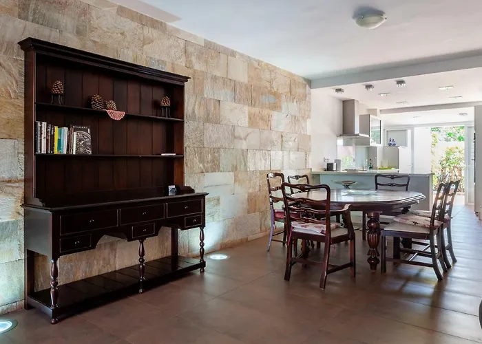 Cozy Townhouse In El Duque Apartment