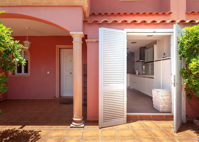 Cozy Townhouse In El Duque