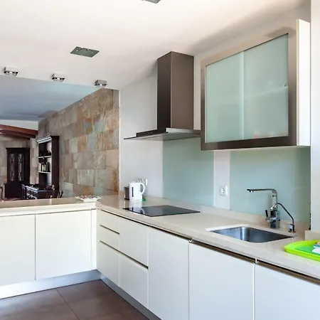 Cozy Townhouse In El Duque *